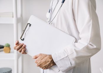 Педиатр Перевальской больницы провела выездной прием свыше 50 детей в Артемовске