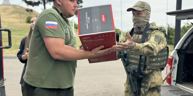 «Всё для Победы»: военкор Акиньшин лично передал бойцам дроны и камеры