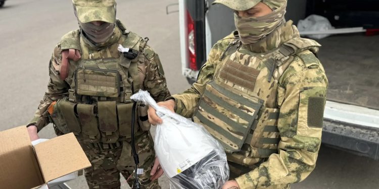 «Всё для Победы»: военкор Акиньшин лично передал бойцам дроны и камеры