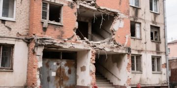 Взрыв газа в Краснодоне: есть пострадавшие, под завалами могут быть люди