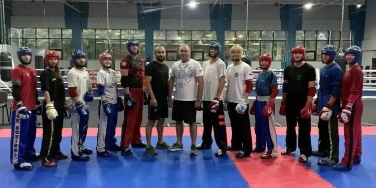 Луганский спортсмен Иван Терновой готовится к Чемпионату мира по кикбоксингу в составе сборной России