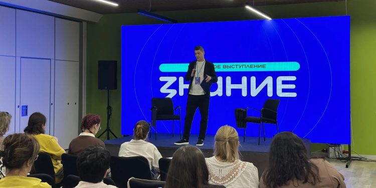Учителям Луганска показали, как работать быстрее, а учить лучше