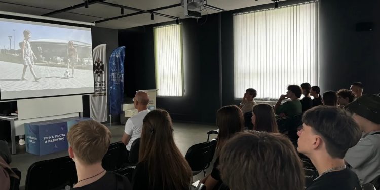 Музыка, от которой замирает сердце: в ЛНР почтили память детей Донбасса пронзительным реквиемом