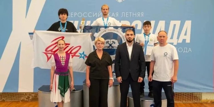 Золото ЛНР на ринге: студент из Алчевска стал чемпионом Всероссийской универсиады!