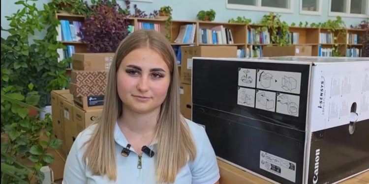 «Мне важно получить образование»: выпускники Старобельского педколледжа уже с дипломами, а разрушенное здание обещают восстановить