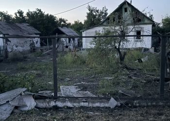 Два мирных жителя погибли при атаках ВСУ на ЛНР: ракетный удар по городу и удар дрона по автомобилю