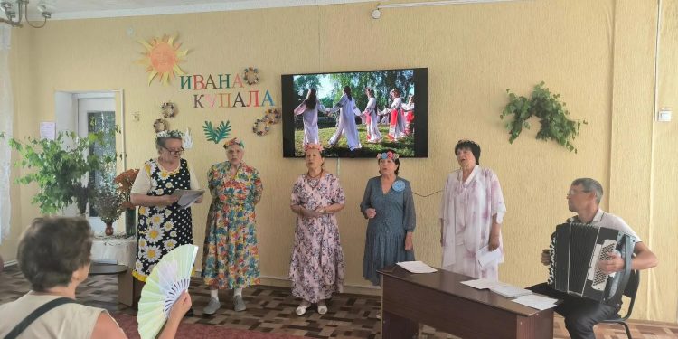 В Первомайском центре «Активное долголетие» отметили праздник Ивана Купалы: песни, хороводы и возвращение в детство