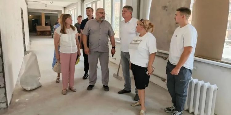 Москва обновляет гимназию №52 и Колледж технологий в Луганске к новому учебному году