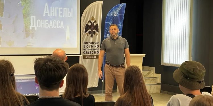 Музыка, от которой замирает сердце: в ЛНР почтили память детей Донбасса пронзительным реквиемом