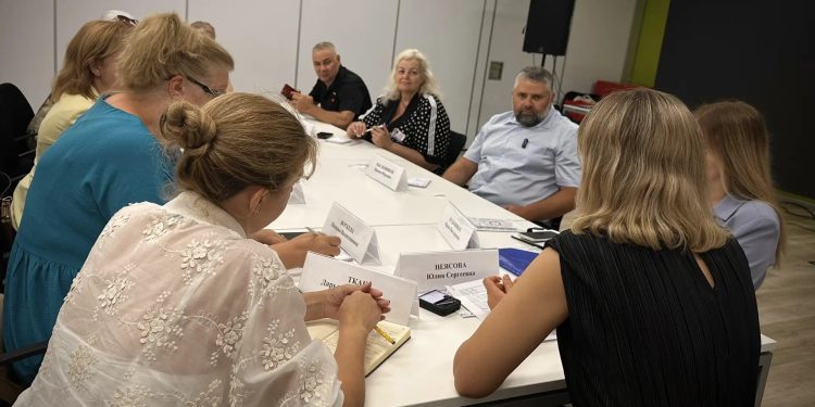 НКО ЛНР подвели итоги и наметили планы: круглый стол в Луганске объединил лидеров общественных организаций