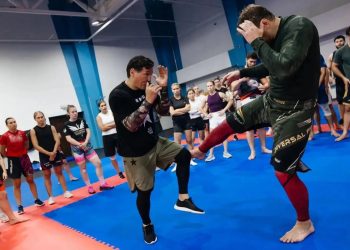 Луганский спортсмен Иван Терновой готовится к Чемпионату мира по кикбоксингу в составе сборной России