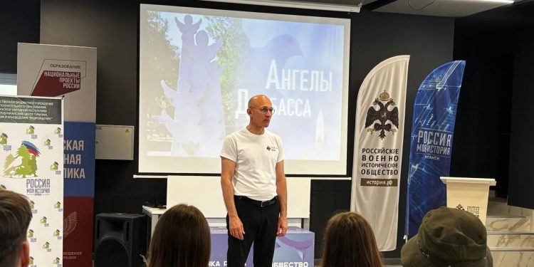 Музыка, от которой замирает сердце: в ЛНР почтили память детей Донбасса пронзительным реквиемом