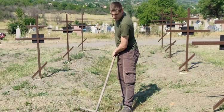 В Первомайске привели в порядок мемориал «Незаживающая рана Донбасса»