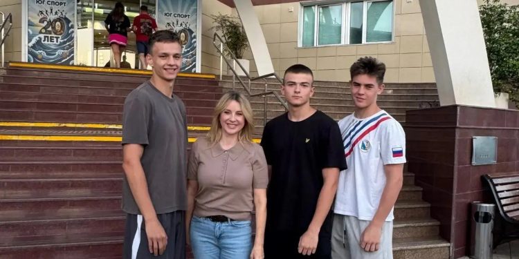 Луганский спортсмен Иван Терновой готовится к Чемпионату мира по кикбоксингу в составе сборной России