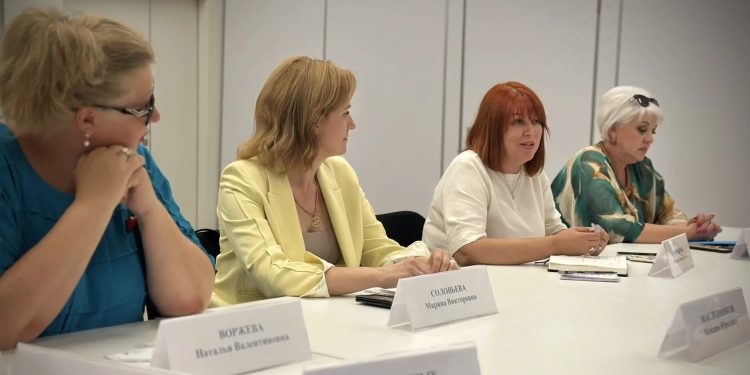 НКО ЛНР подвели итоги и наметили планы: круглый стол в Луганске объединил лидеров общественных организаций
