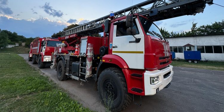 Подразделения МЧС в Донбассе и Новороссии получили около 50 новых спецавтомобилей