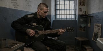 Старые обложки — новый штраф: суд наказал за «воровскую звезду» в музыке VK