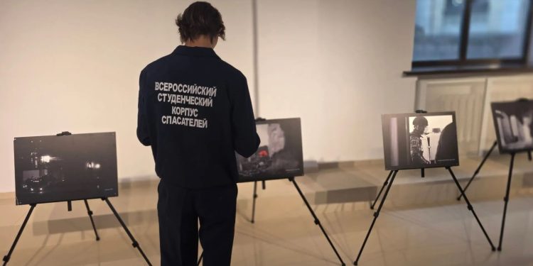 «Своих не бросаем»: в Луганске почтили память волонтёров Народного Фронта