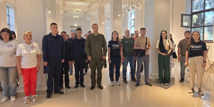 «Своих не бросаем»: в Луганске почтили память волонтёров Народного Фронта
