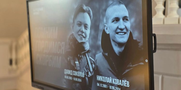 «Своих не бросаем»: в Луганске почтили память волонтёров Народного Фронта