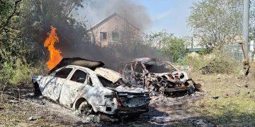 Серия ударов БПЛА по городам ЛНР: четверо раненых, дом разрушен; ПВО заявляет о 50+ сбитых целей