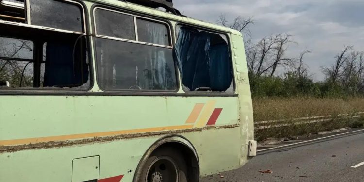 Первые фото с места атаки ВСУ на рейсовый автобус в ЛНР