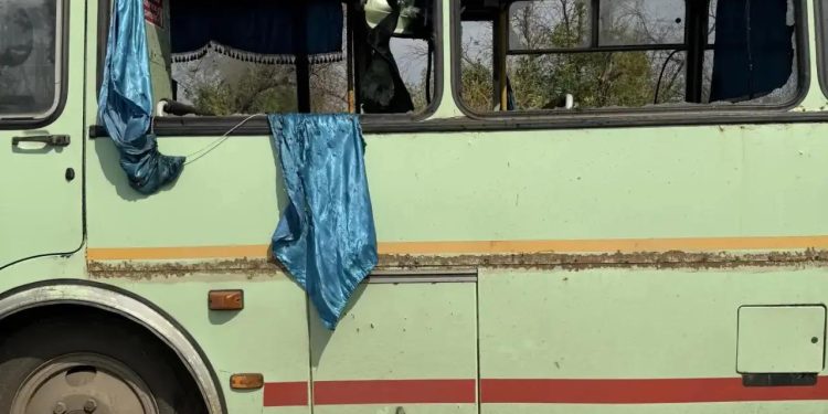 Первые фото с места атаки ВСУ на рейсовый автобус в ЛНР
