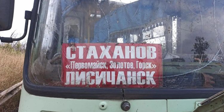 Первые фото с места атаки ВСУ на рейсовый автобус в ЛНР