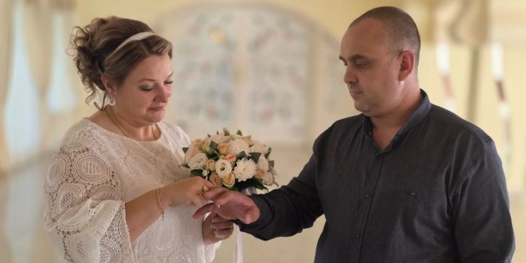 💍 Первый совместный выбор: молодожены в ЛНР проголосовали онлайн прямо в день свадьбы