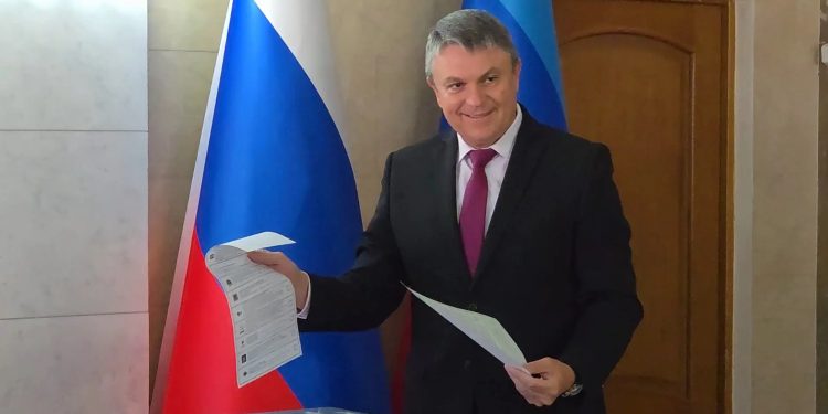 Глава ЛНР Леонид Пасечник проголосовал на выборах в Государственную Думу