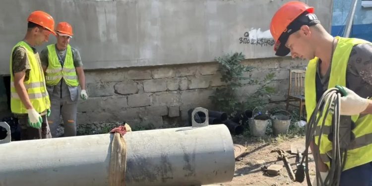 «Мосводоканал» делится опытом: дворовые сети в Луганске обновляют «из колодца в колодец»