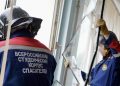 67 окон и 4000 кубометров мусора: добровольцы оперативно ликвидируют последствия удара по Луганску