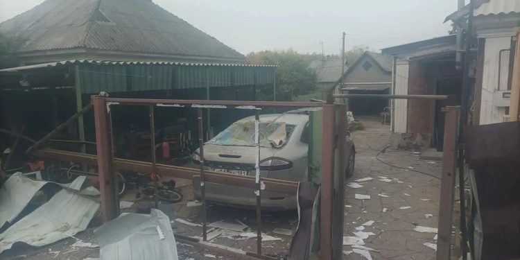 Трое детей среди пострадавших: за сутки под обстрелами ЛНР ранены шесть человек