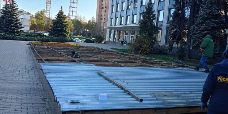Фонтаны Луганска подготовили к зиме: как коммунальщики берегут технику от морозов