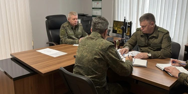 Замглавы СК России Корпусов посетил ЛНР: проверил учебные заведения и наградил военных следователей