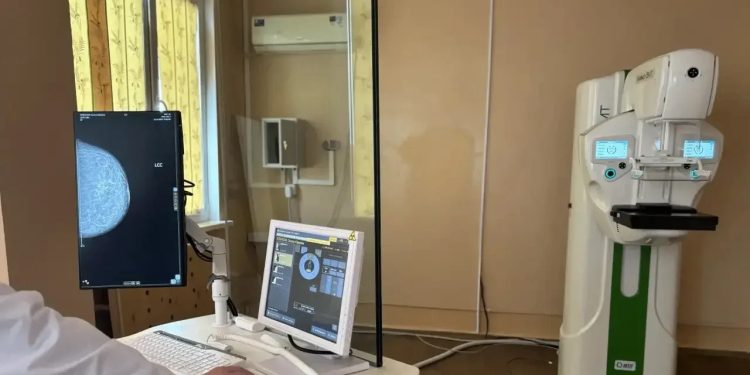 Ранняя диагностика стала точнее: в 10-й поликлинике Луганска заработал новый маммограф