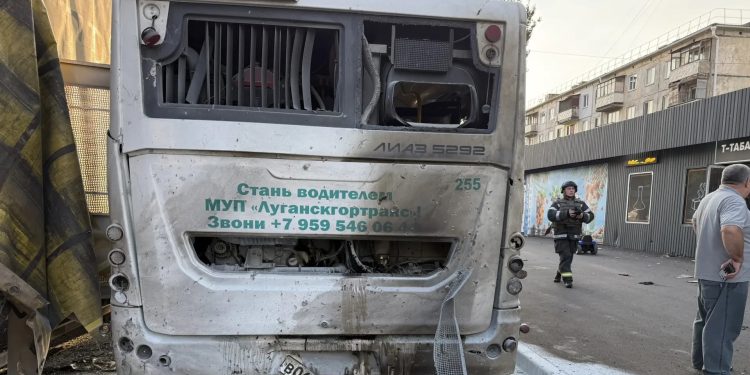 🔴 Ребёнок тяжело ранен: неонацисты ударили по автобусу в Луганске