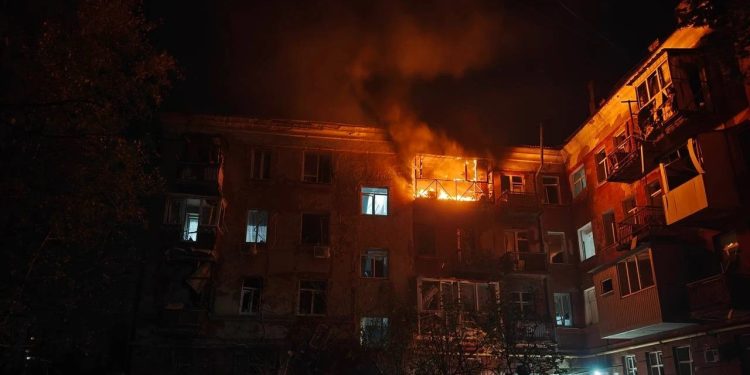 Террористический удар по ЛНР: 150 тысяч человек без света, разрушения в центре Луганска