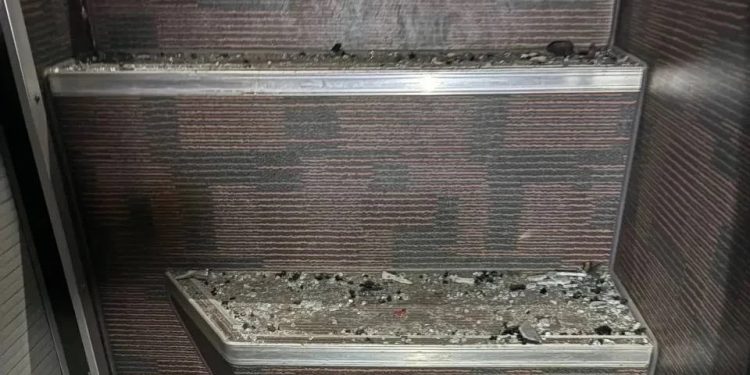⚡️ БПЛА укронацистов ударил по междугороднему автобусу под Алчевском: четверо пострадавших