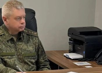 Замглавы СК России Корпусов посетил ЛНР: проверил учебные заведения и наградил военных следователей
