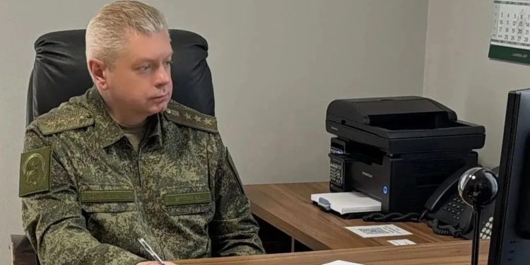 Замглавы СК России Корпусов посетил ЛНР: проверил учебные заведения и наградил военных следователей