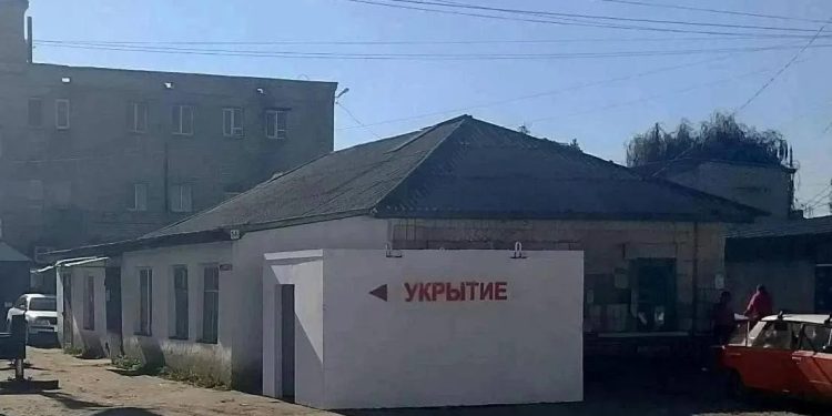 В Старобельске приступили к установке бетонных укрытий